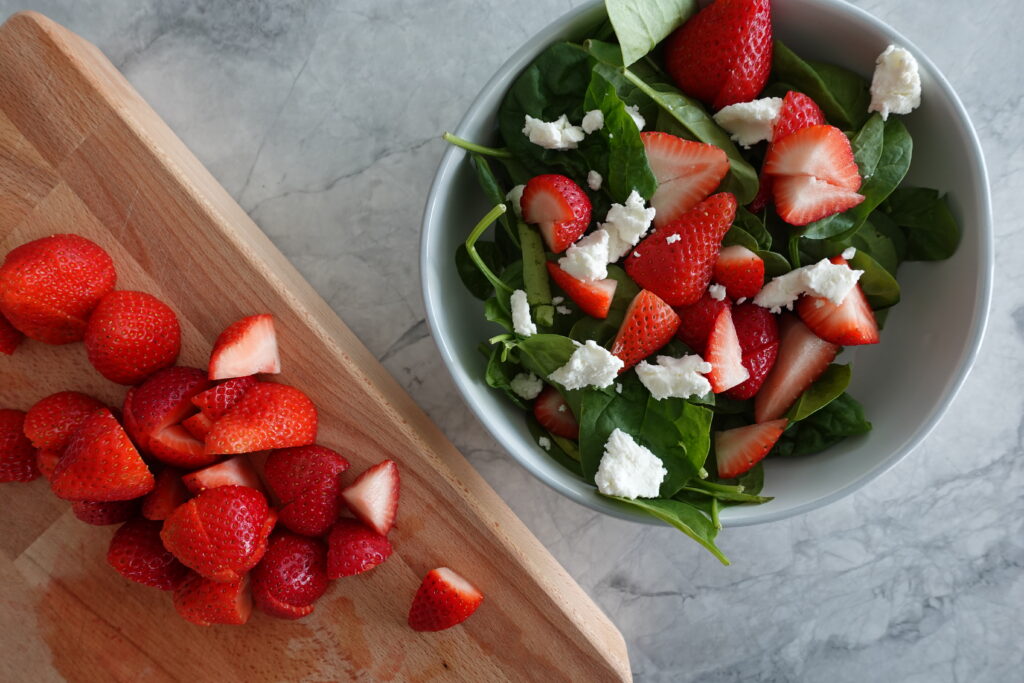 simple strawberry spinach salad